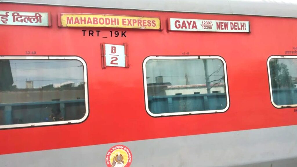 Stone Pelting on Mahabodhi Express in Prayagraj: Several Passengers Injured as Stones Break AC Coach Windows